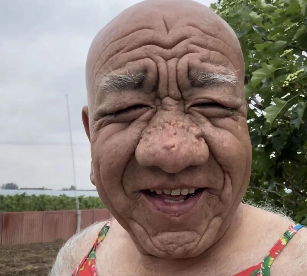 “都说我长得很哇塞！”长得丑不是罪！辽宁沈阳这老大哥火了！长得是真哇塞啊！关