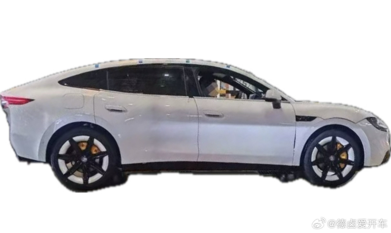 MG07电轿无伪装曝光，这轮毂。