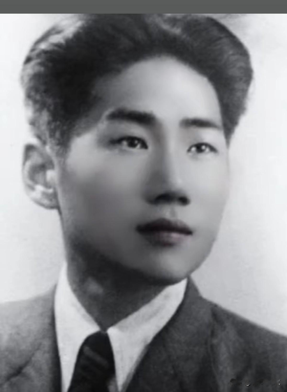 为烈士毛岸英送三朵小红花[玫瑰][玫瑰][玫瑰]他是毛主席的长子毛岸英幼年历经