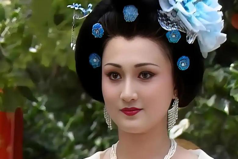 杨玉环被唐玄宗专宠十一年，她究竟好在哪？两大优势使君念念不忘。杨玉环是唐玄宗的贵