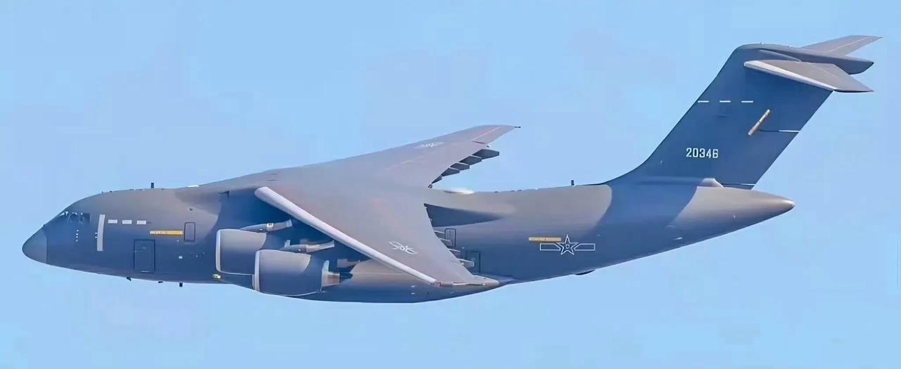 运20这张图从颜值上来看已经不输美国C-17“环球霸王”了，从涂装颜色来看，运2