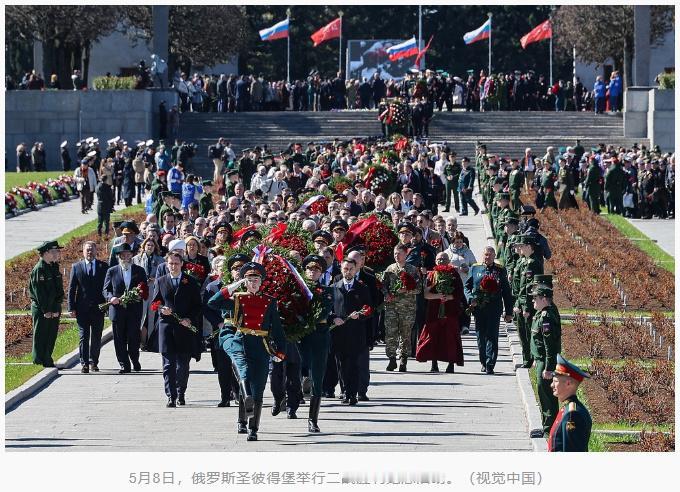 二十年钢铁洪流，今天只剩脚步声：莫斯科红场阅兵为什么“空”了？当你盯着电视转