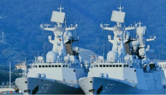 别再吹俄海军了！俄罗斯3艘军舰到访中国湛江军港，本是一场友好军事交流，却露出了藏