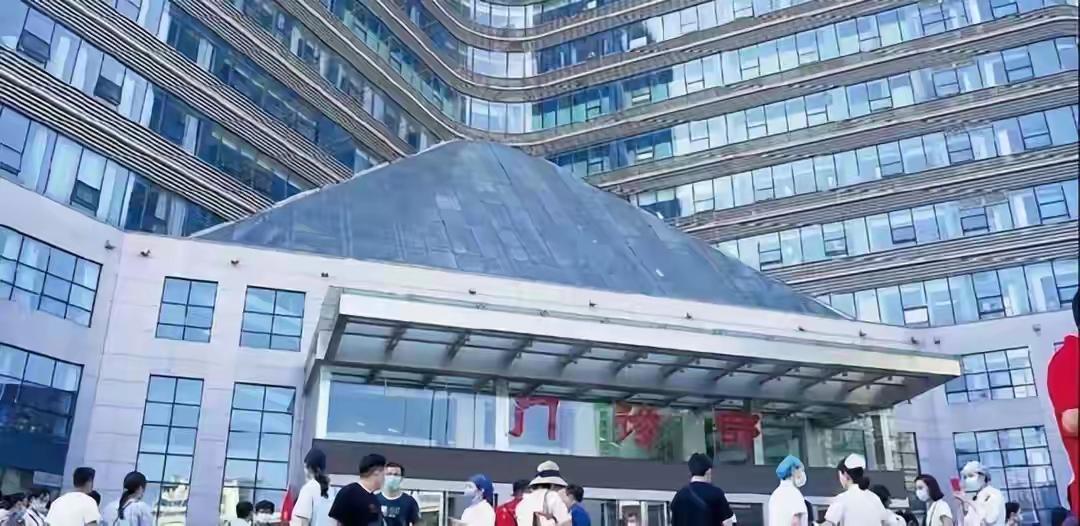 全球最大医院的中国样本：郑大一附院的规模与争议在河南郑州，郑州大学第一附属