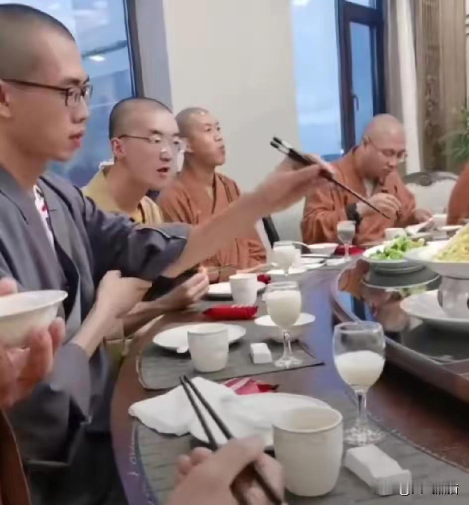 如果有大批青壮年人不从事生产、不当兵卫国、不纳税做贡献，那么这样下去，谁也会承