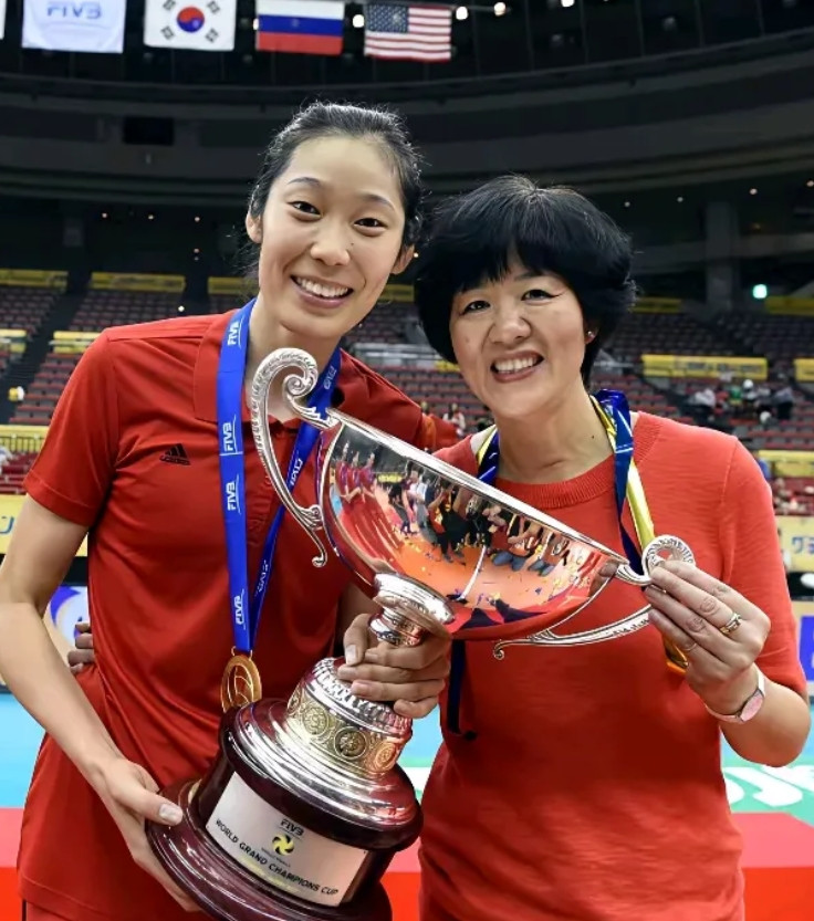 为什么前男排国手郑亮，公开批评郎平、朱婷师徒“她们两个人把中国女排害了”。郑亮