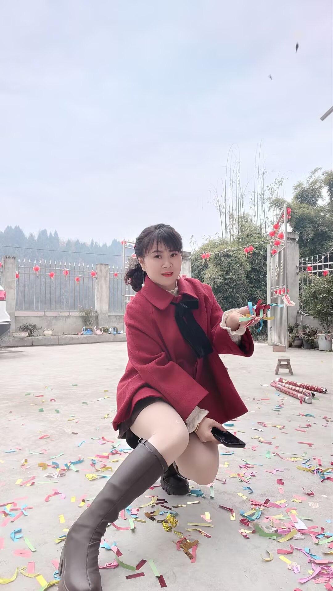 恭喜恭喜中国年，恭祝大家新年快乐，在新的一年里红红火火