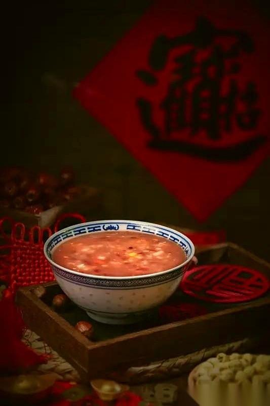 “凌晨四点，你折腾什么！”卧室门被猛地拉开，男人的声音砸过来，带着一股没睡醒的火