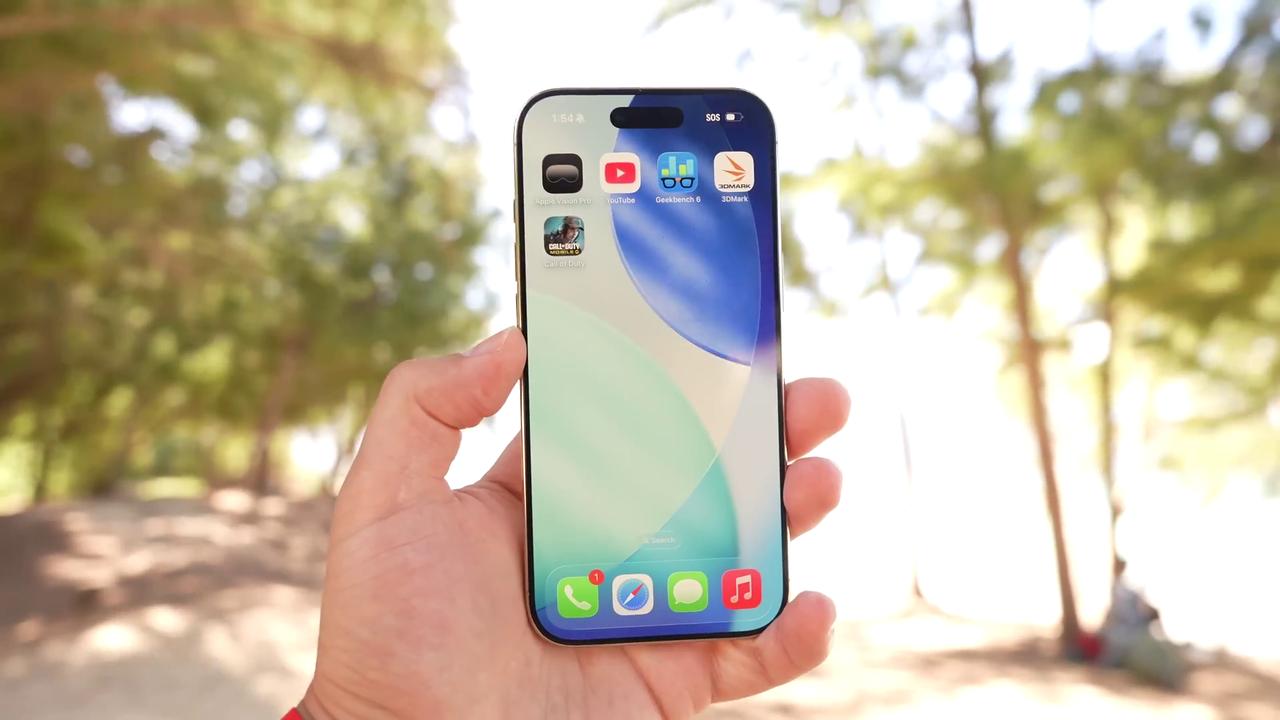 iPhone18Pro户外峰值亮度依旧卡在3000尼特，和上一代17