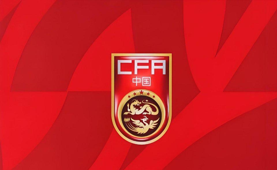 国足的年终世界排名，又降了。国际足联公布了2025年的最终排名，中国男足排在