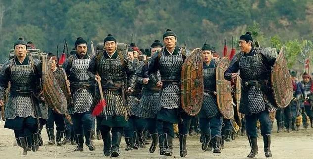 为什么说“逐次增兵”是兵家大忌？1938年的一个冬日，张发奎站在作战室里，望着