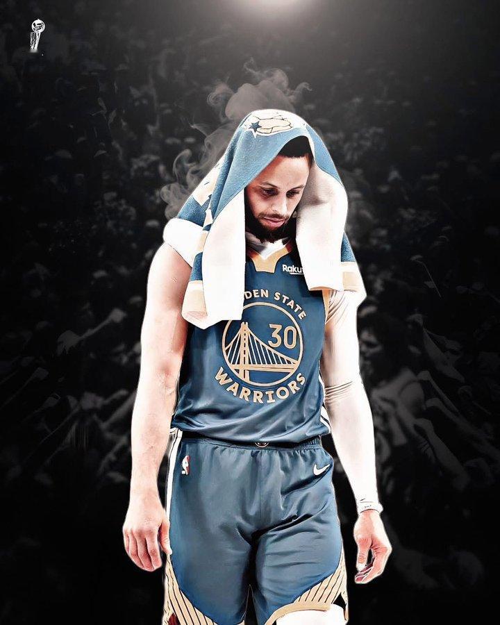 科尔曾经说库里是50年一出的球员，而詹姆斯是100年才一出的球员。查尔