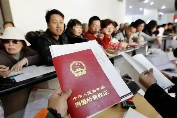 重庆綦江的老刘两口子，这辈子就攒下一套房。2012年买这套房的时候，女儿提出一个