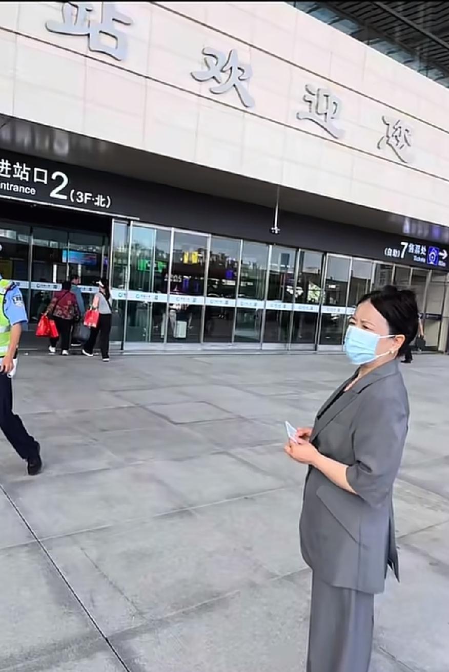闪姐姐高调邀约柴桑大姐所以柴桑大姐己应约，连续三天喊话闪姐，等闪姐姐您回话！