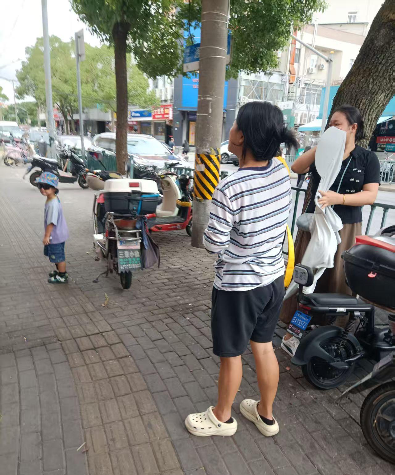 我老公的表弟说，从两年前他就发现自己不爱老婆了，但他又不想离婚，还每月都给她上交