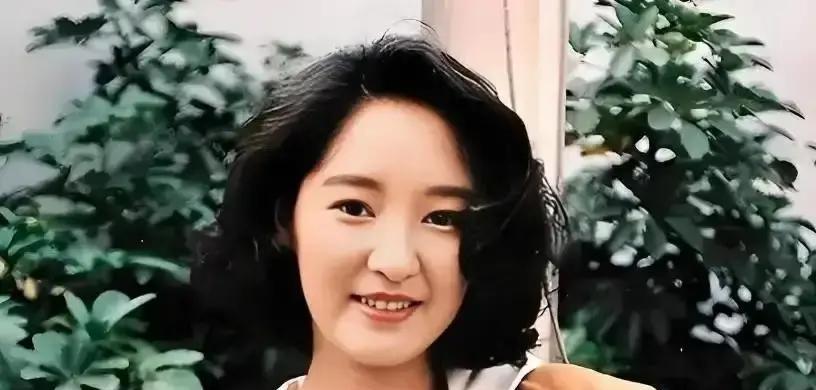 《寻秦记》电影海报上，古天乐和林峯的名字印得最大。票房数字滚到五亿那天，有人翻出