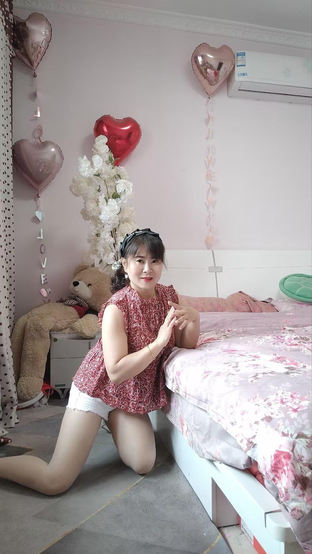 人生再苦，有人牵挂，心里就是甜的，距离再远，有人惦记，感觉就是幸福的...