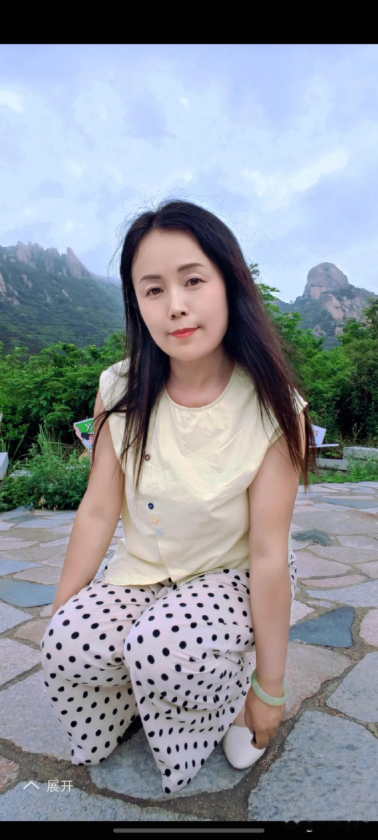 虽然已绝经，但气色还是不错的，风情万种