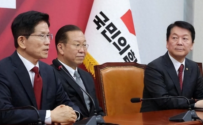 韩国执政党议员表示：金文洙必须就戒严和弹劾向韩国民众道歉！
