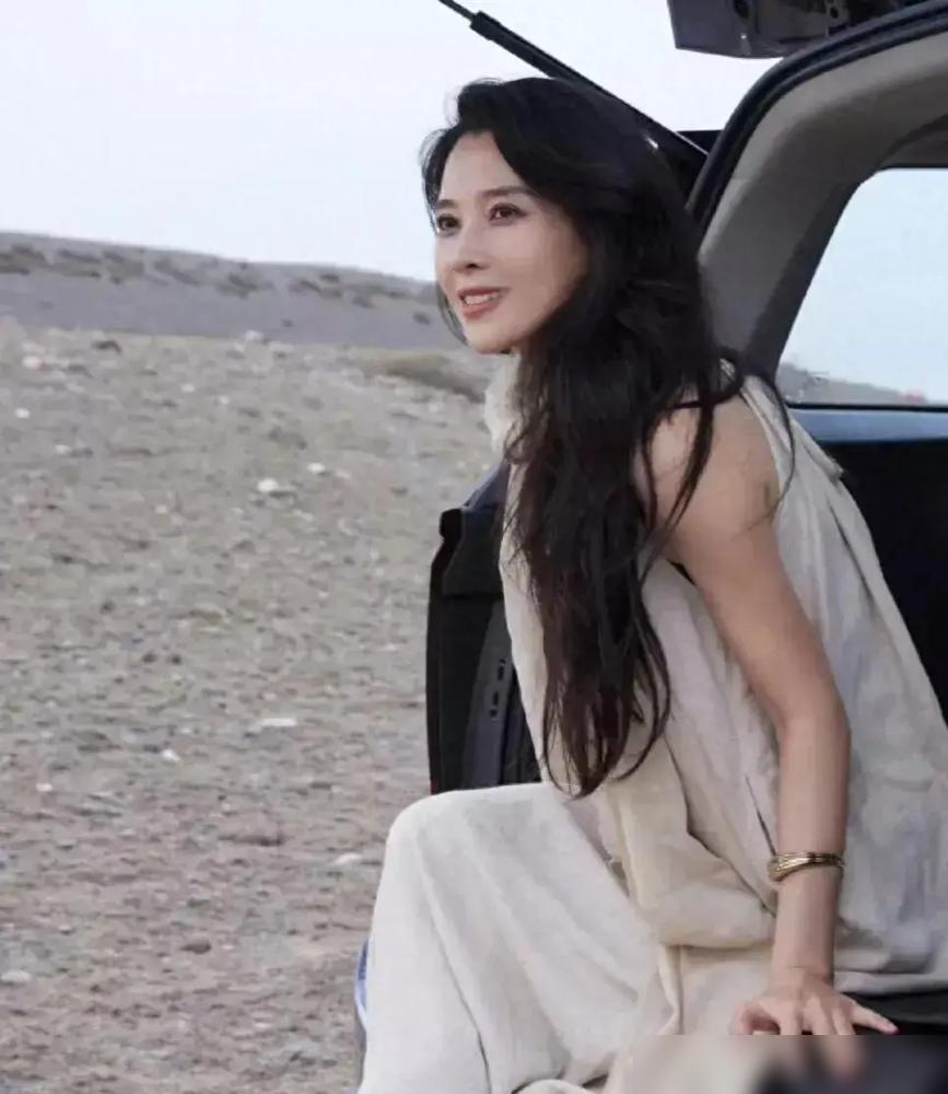 那时不明白,森林北究竟好在哪里汪峰能离开的这么干脆。汪峰离开的很干脆。2