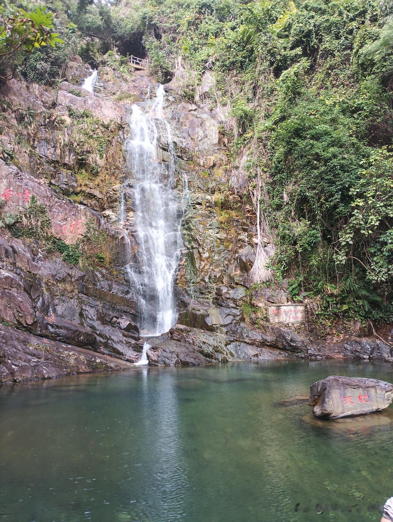 鼎湖山上面的瀑布。