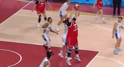 中国女篮姑娘刘禹彤真是令人胆寒的篮下巨无霸！在今天进行的中国女篮和巴西女篮的热身