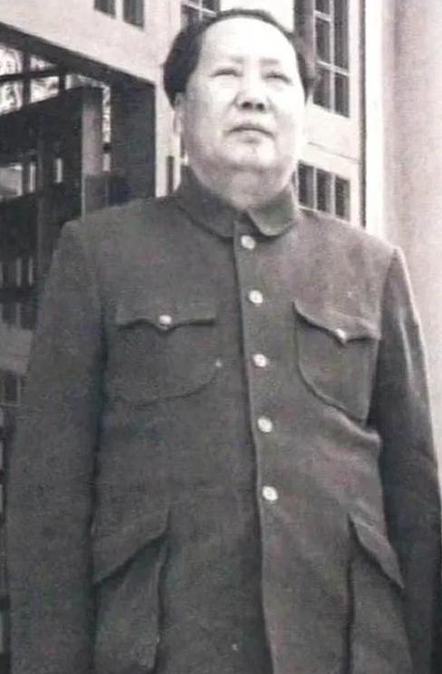 1951年，为了安慰毛主席的丧子之痛，中央安排他在石家庄进行休养，在石家庄，毛主