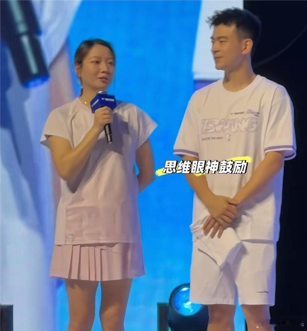 黄雅琼孕后首次公开露面孕味十足，聊起身份转变当场红了眼，和刘雨辰的羽毛球小家要添