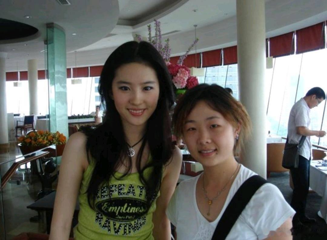 与路人合影最多的明星