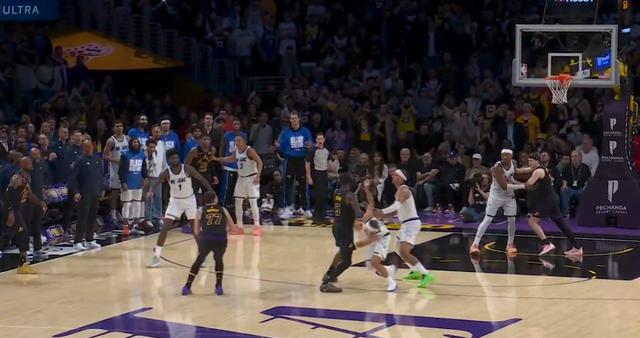 闯过这一关，湖人队或喜提13连胜！明天上午7点，湖人客场挑战魔术，这是一道必须