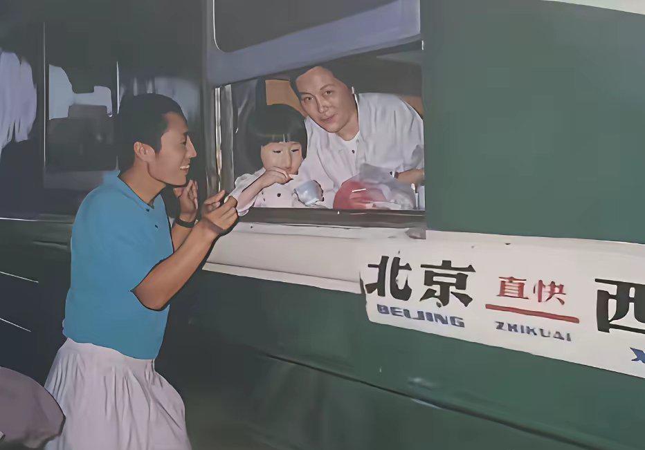 1978年，若没有肖华，张艺谋真进不了北电。28岁超龄被拒，是肖华放弃自己升