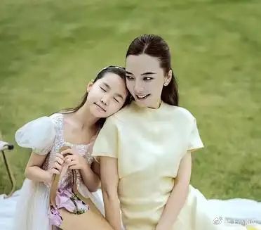 刘彦池晒女儿8岁生日照，满脸幸福感🥳当年为奔赴王励勤，辞掉成都工作跑到上海。两