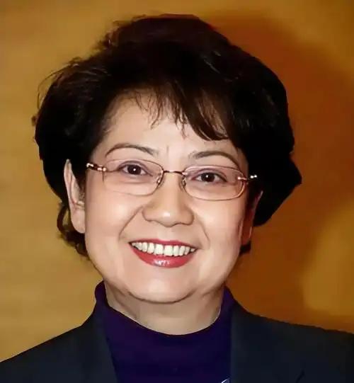 果然生死不由人啊，李维康老师就是个例子，谁能想到前不久精气神十足的她，在
