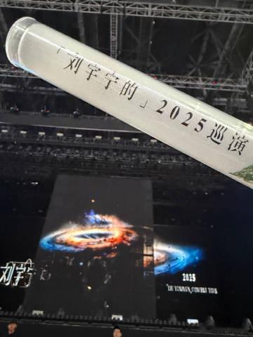 追星追成内娱团建现场！影视歌综大佬集体打卡，新舞台燃到跺脚，人脉惊喜叠满，宁哥这