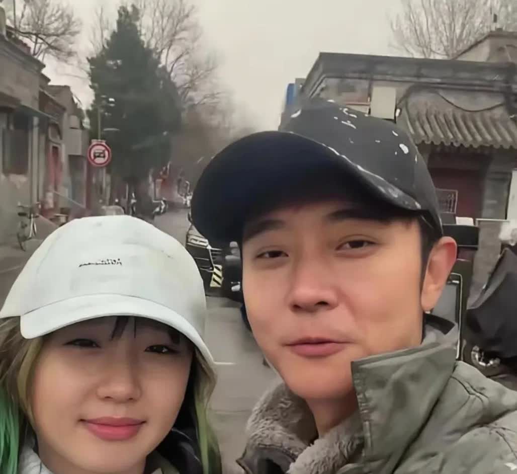 张丹峰女儿张晞彤暴风成长，从萌娃变身超酷少女