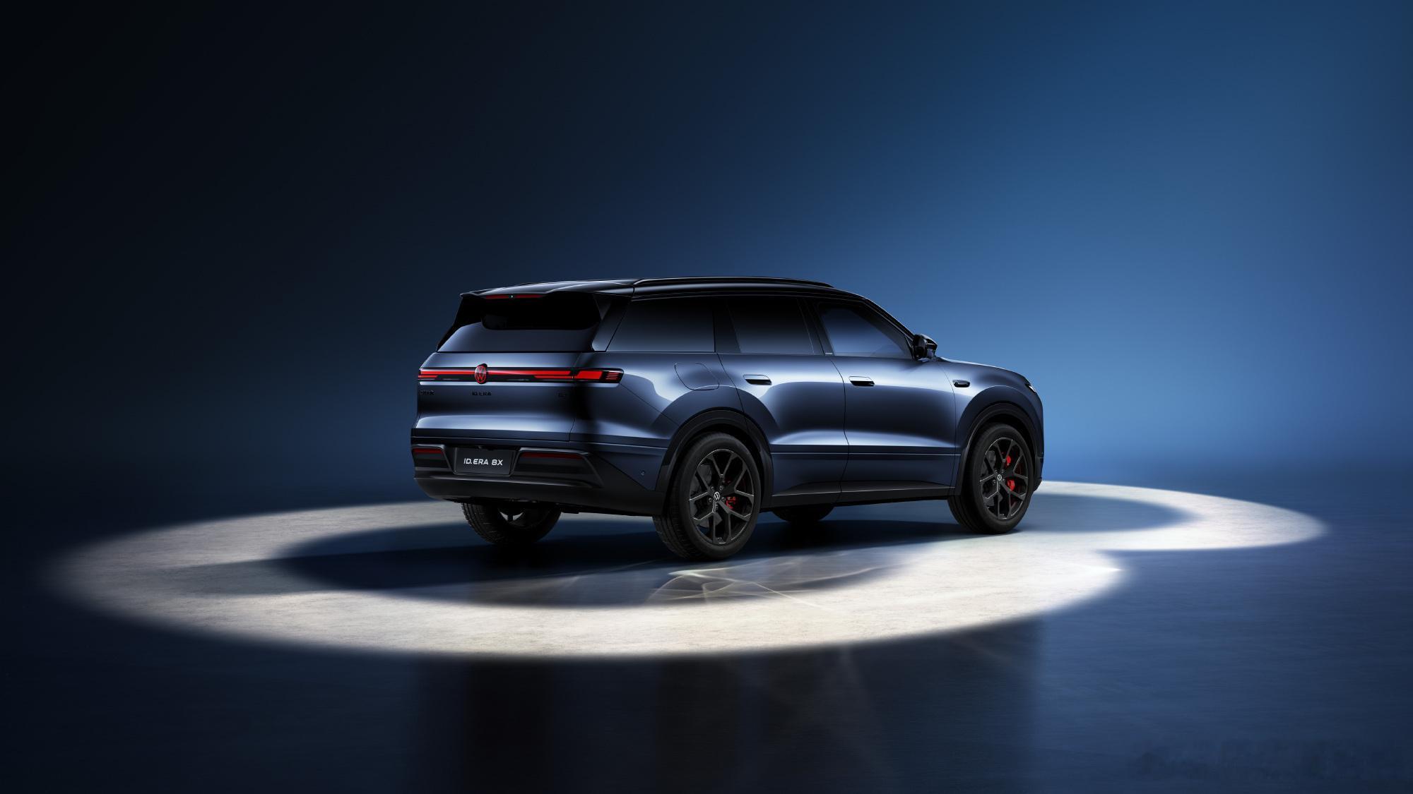 #李治廷喊你试驾大众8X#ID.ERA8X别看它是台大五座SUV，上手完全没有笨重感。德系底盘调校扎