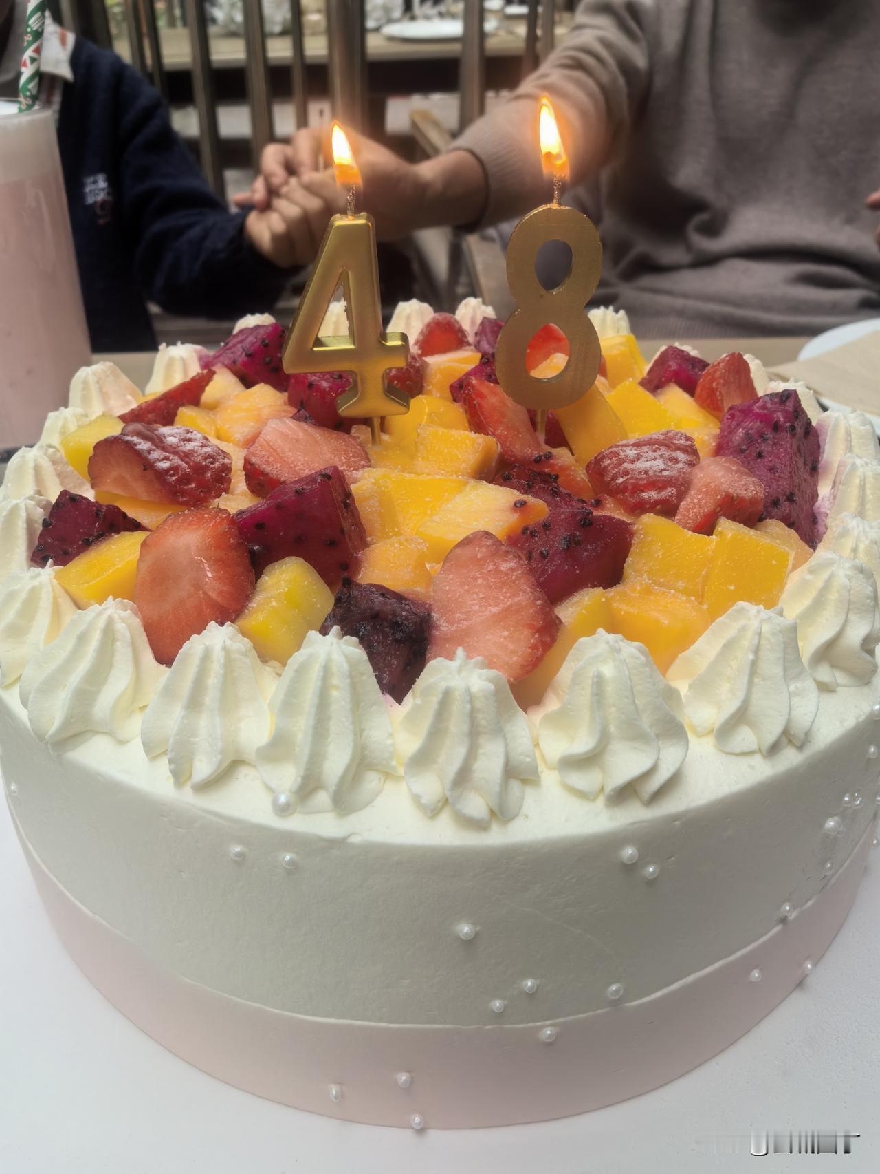大一的女儿给我发了199.99的红包，说：“妈妈，祝你永远健康，永远快乐。”