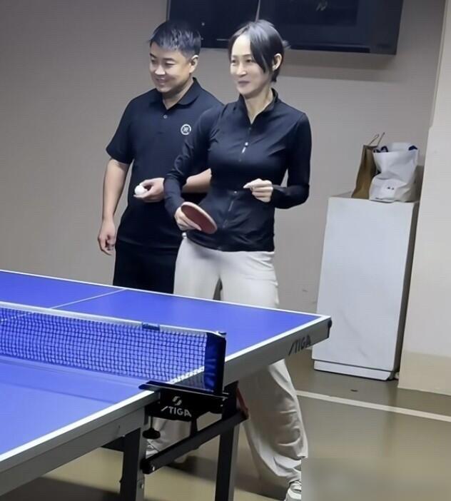 就因为老婆和男伴跳了支舞，王皓当着全国观众的面，直接黑脸离场。那会儿闫博雅想