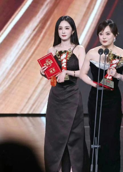 总台双视后，孙俪杨幂，感觉虽然是太公分猪肉，但是各自演技实力也是旗鼓相当呀！恭喜