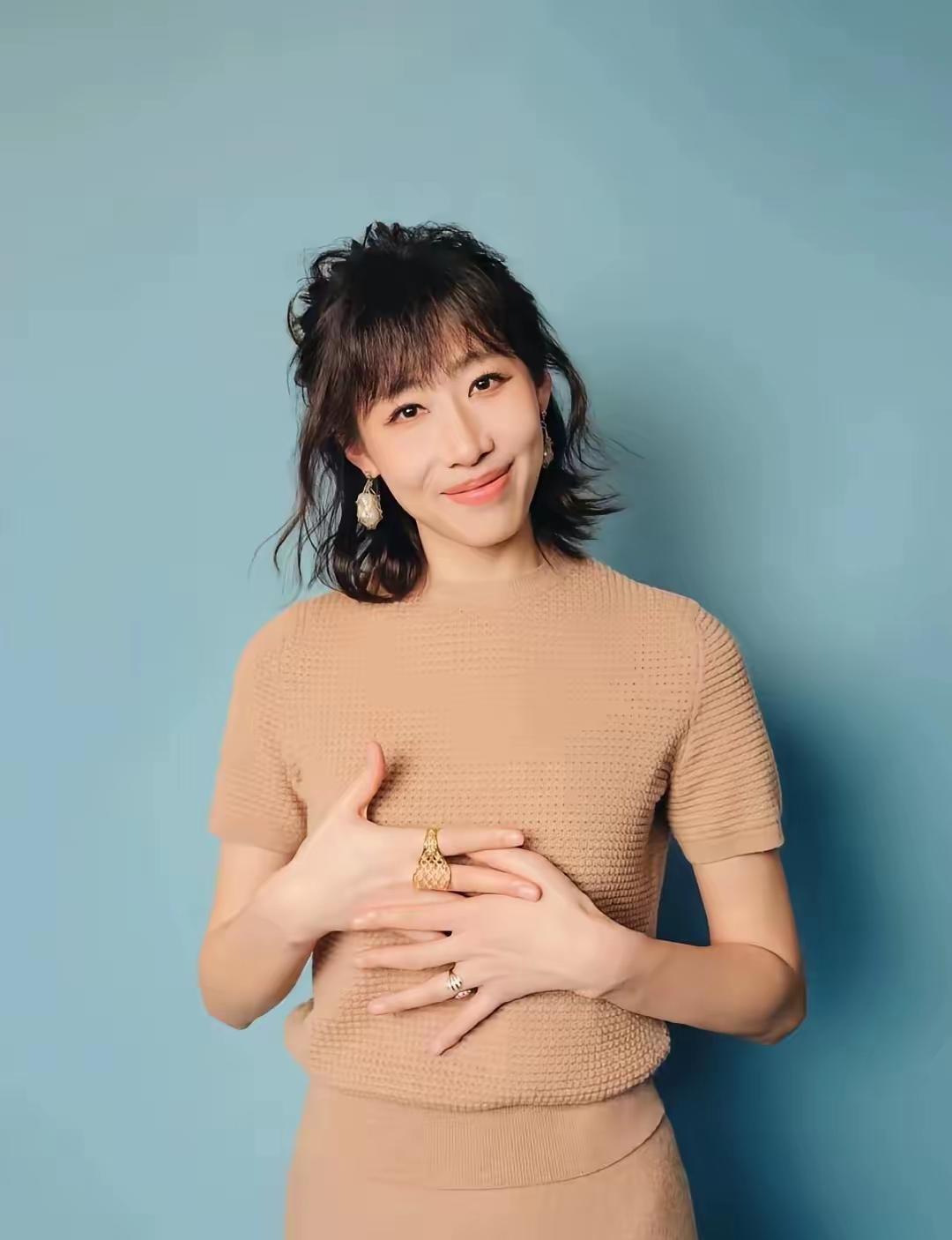 任素汐演戏可以，唱歌也可以，就是有一点不可以！她既不是被演戏耽误的歌手，也不是被