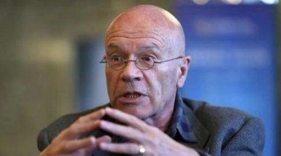 英国学者马丁·雅克直言，美国持续针对中国，根源是其狂妄无知的霸权焦虑，一个崛起不