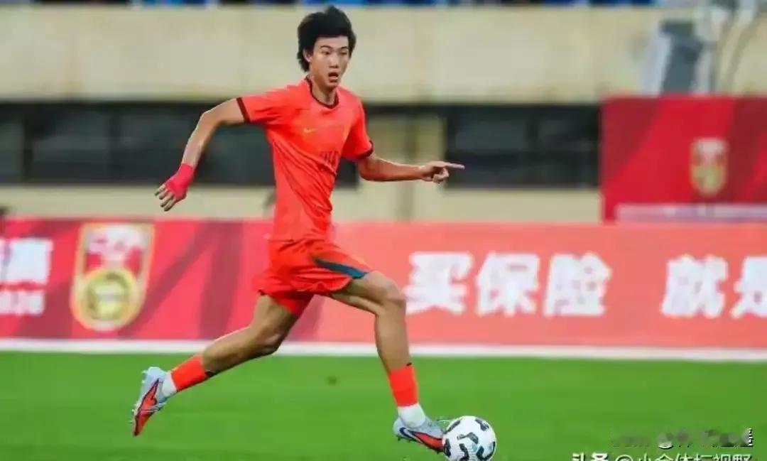 赵松源跨级入选U19，这完全是有可能的，这位超级U17的超级新星进步神速，状态火
