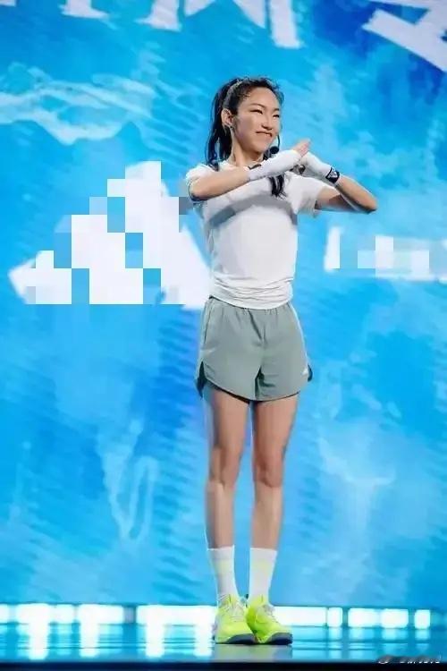 我怀疑过那尔那茜会栽在官方。也怀疑过那尔那茜会栽在网友手上。我万万没想到的是那尔