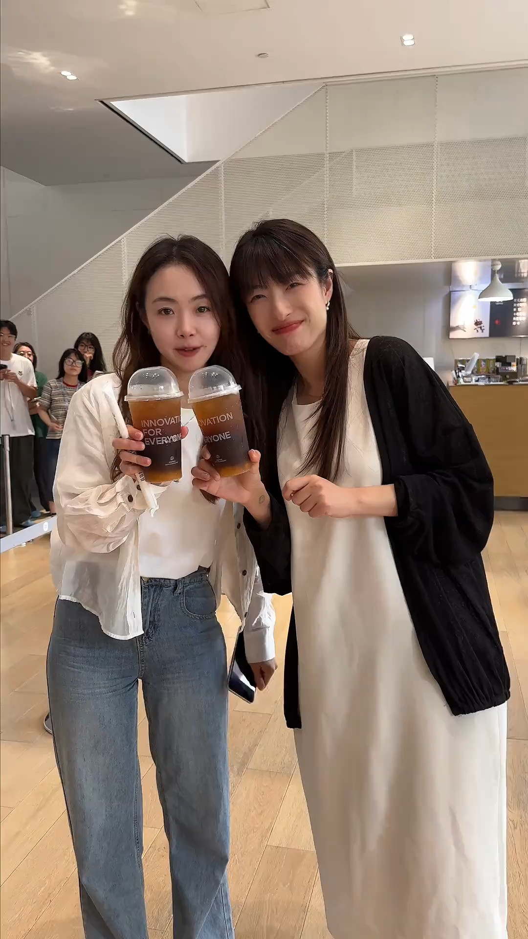 馨心和老魏是目前小米高管里的颜值姊妹花了​​​