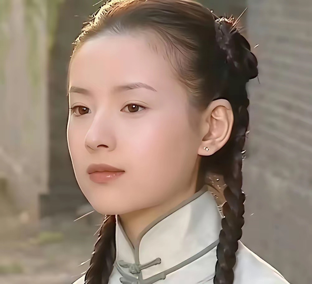 明明是刘亦菲更漂亮，而且身材气质全都碾压董洁。可是，真的搞不懂为啥在《金粉世家》