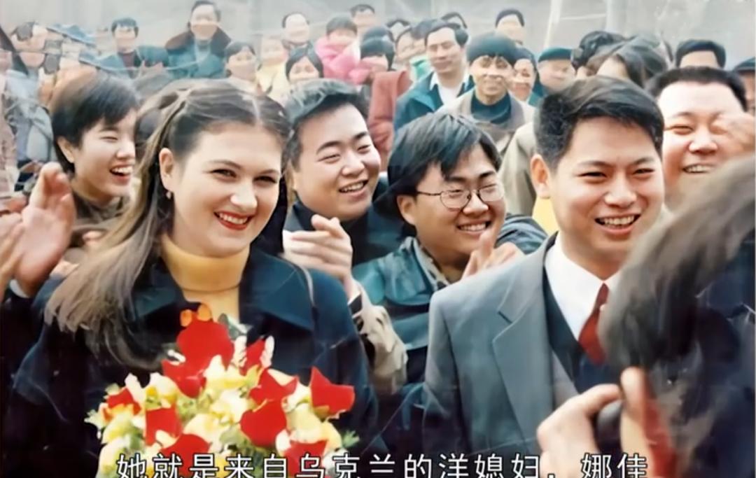 25年前，河南小伙娶乌克兰美女，生下3个混血儿子，小伙患癌去世后，乌克兰美女却并