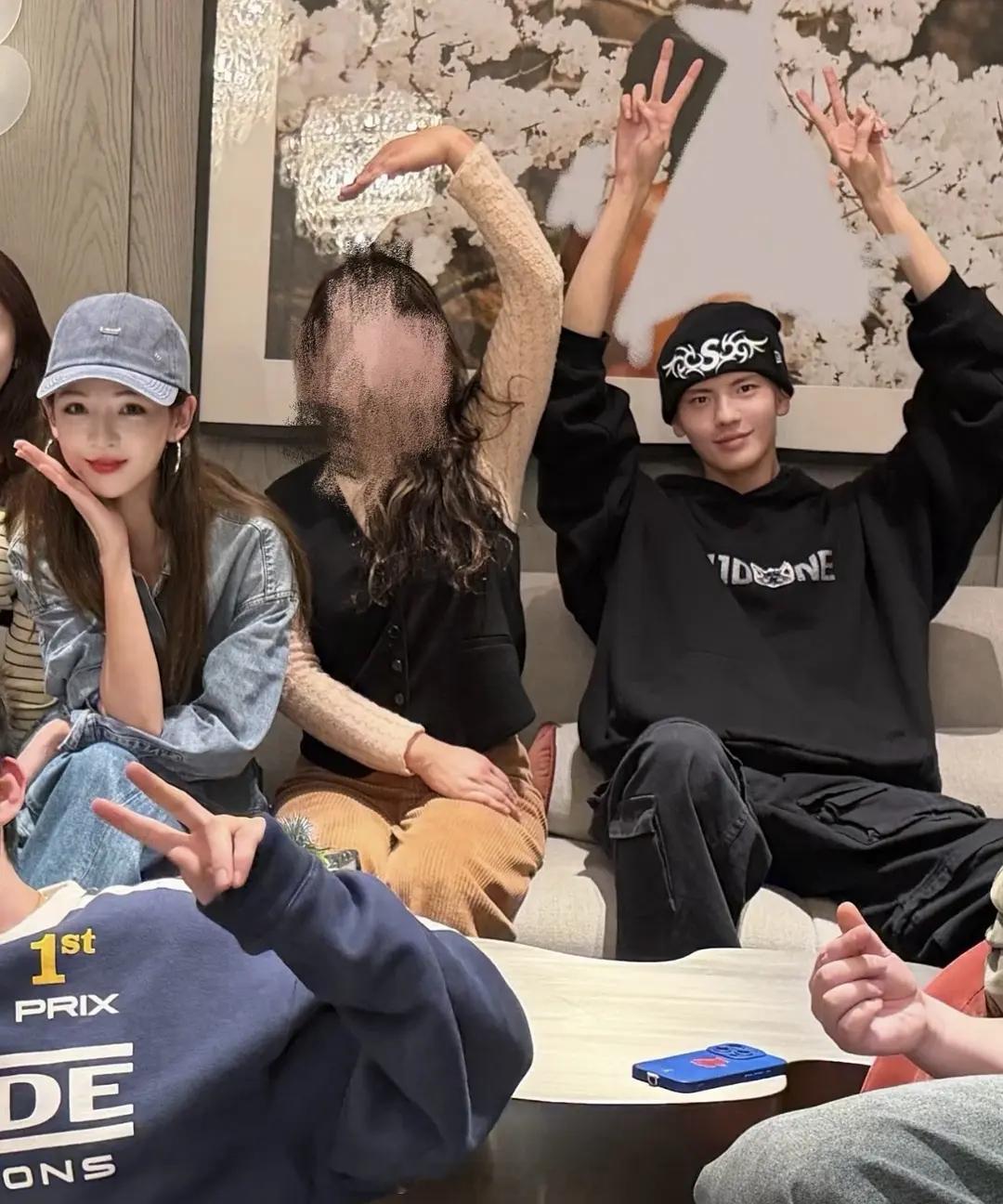 张予曦和毕雯珺线下又聚会了啊，这是不是真人CP售后最好的剧了？