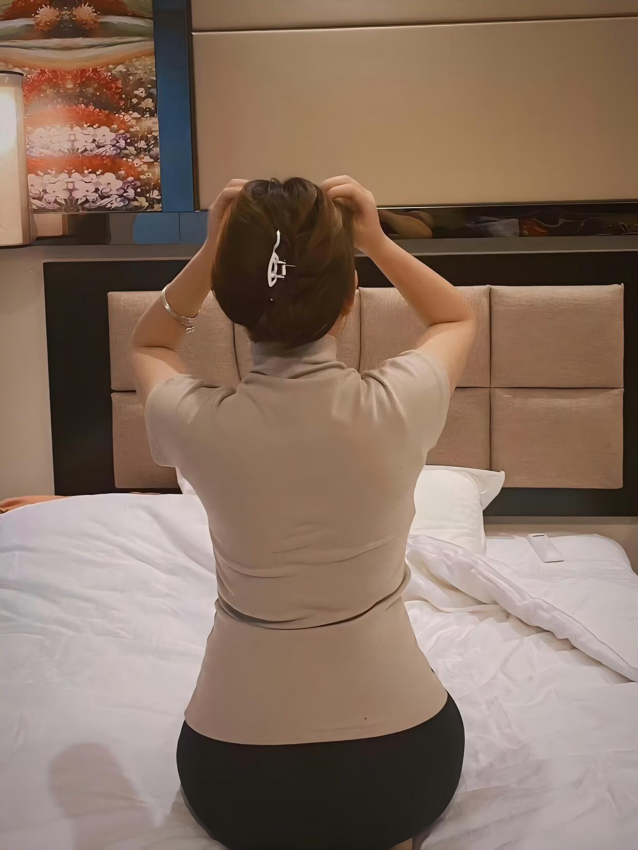 “爱情与婚姻皆变幻莫测，可是有一条基本原则——互相成就，才是最好的爱情加法。”