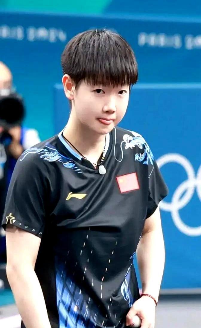 抽签表刚贴墙上，几个外国选手直接掏手机改签回国机票。只因她们盯见了孙颖莎的名字。