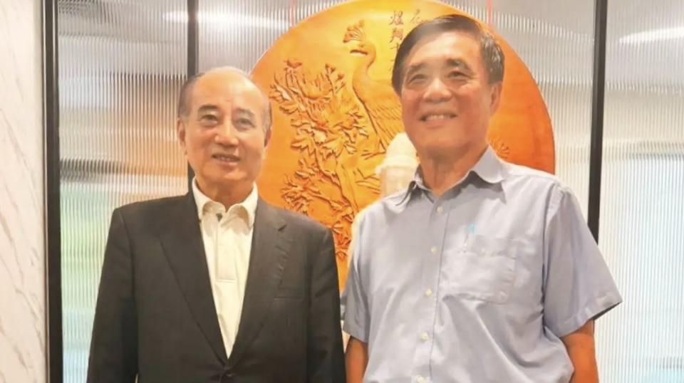 郝龙斌这出“拜会乌龙”哪是办公室疏失，分明是选战倒数时的一场暗流涌动！前脚晒合影